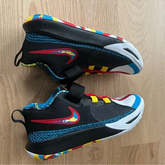 🏀 👟 NIKE KYRIE Flytrap 6 SE GS MULTI COLOR Sneakers- size 1Y- {NWOT}