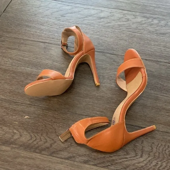 - NWT BURJU Zoe True Nude Classic Strappy Heeled Sandals | size 8.5