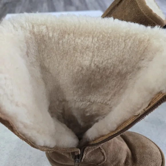 🐢 UGG Retro Cargo Winter Boots Little Girl Size 13 Brown Leather Sheepskin. VGC