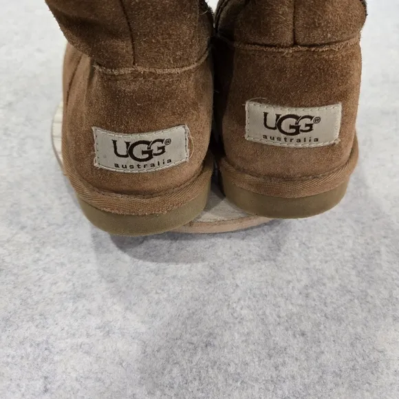 🐢 UGG Retro Cargo Winter Boots Little Girl Size 13 Brown Leather Sheepskin. VGC