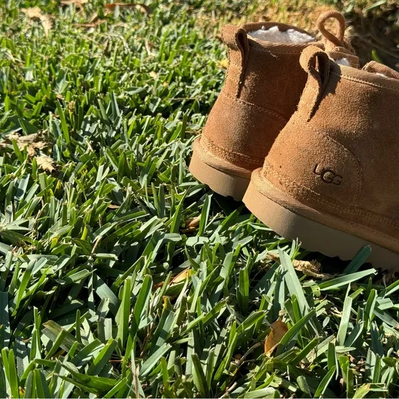 - UGG🍁🍂Neumel chestnut winter boots Sz  1 kids