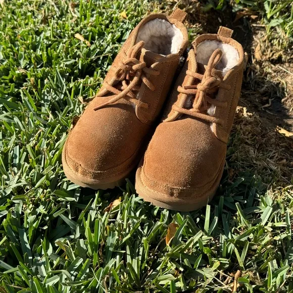 - UGG🍁🍂Neumel chestnut winter boots Sz  1 kids