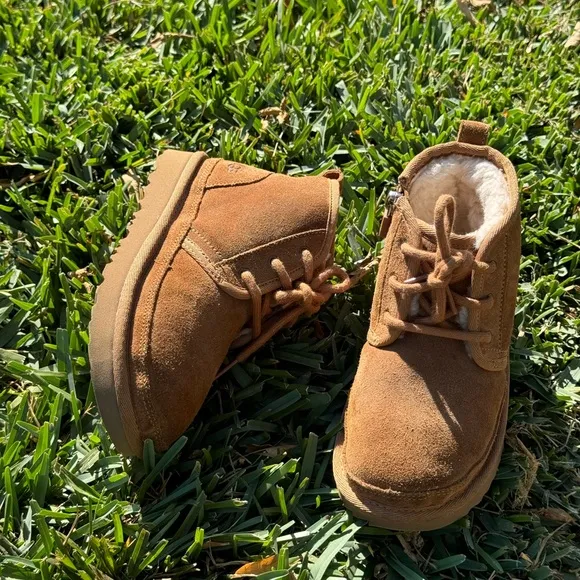 - UGG🍁🍂Neumel chestnut winter boots Sz  1 kids