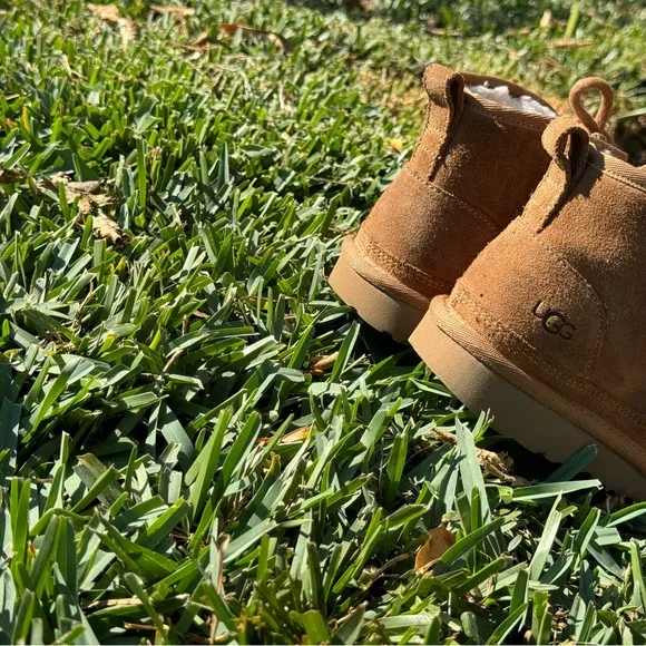 - UGG🍁🍂Neumel chestnut winter boots Sz  1 kids