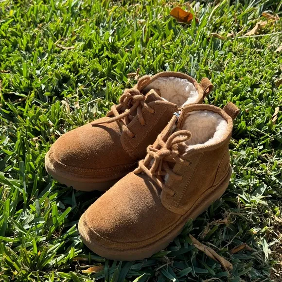- UGG🍁🍂Neumel chestnut winter boots Sz  1 kids