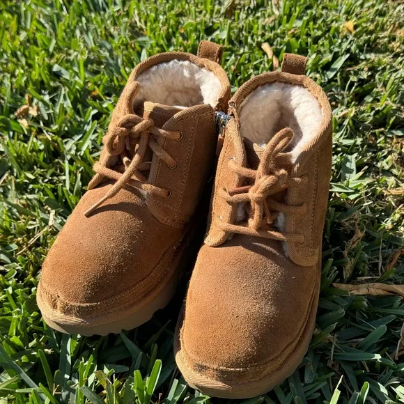 - UGG🍁🍂Neumel chestnut winter boots Sz  1 kids