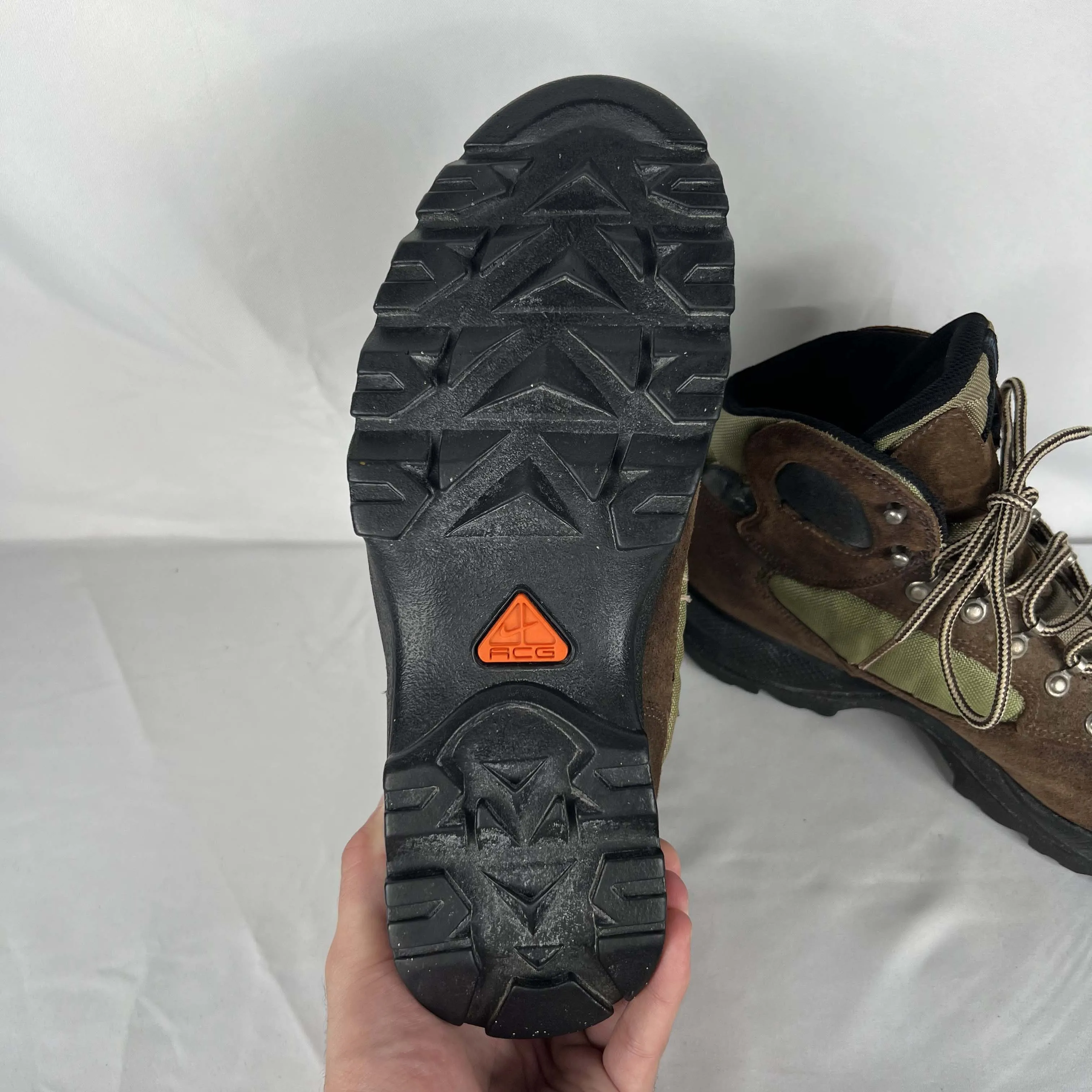 00s Nike ACG Hiking Boots- M's 8, W's 9.5