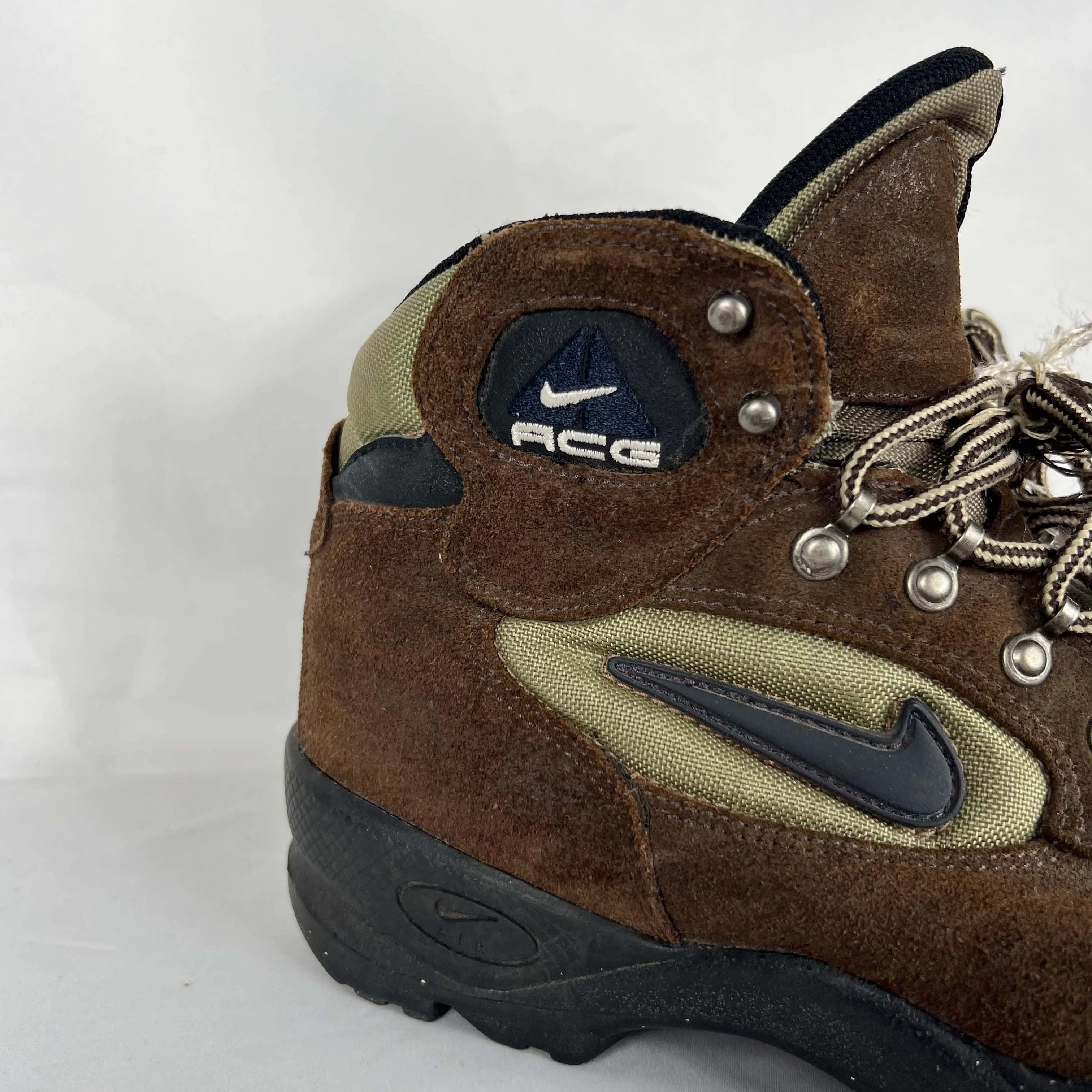 00s Nike ACG Hiking Boots- M's 8, W's 9.5
