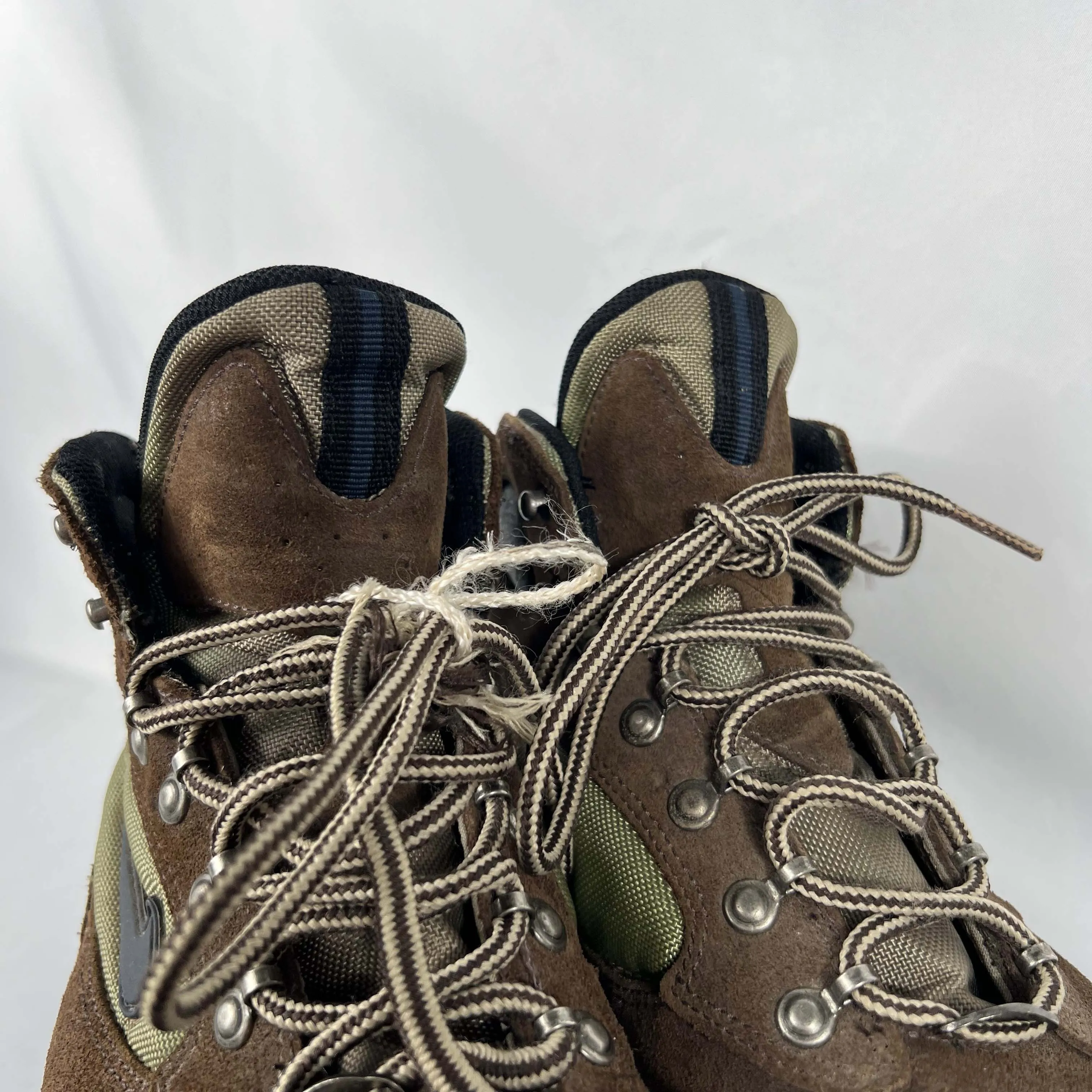 00s Nike ACG Hiking Boots- M's 8, W's 9.5
