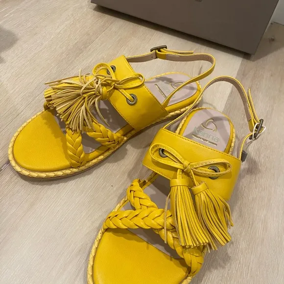 396 Kanna Leather Yellow Sandals with Tassel Detail NWB SZ 39