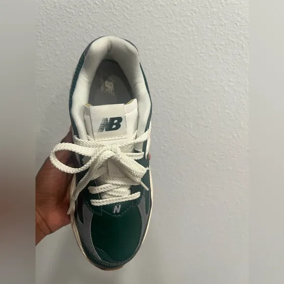 5.5Y New Balance 2002R Nightwatch Green Vintage Leather