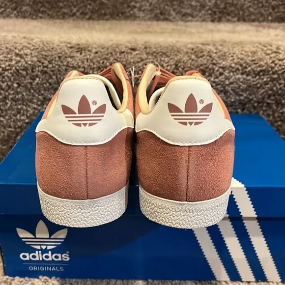 Adidas Gazelle shoes sneakers new CQ2186 Ash pink Women’s Size 8.5