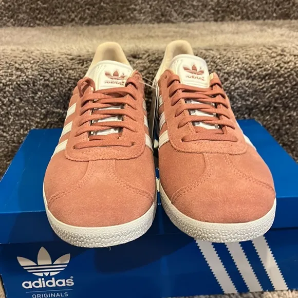Adidas Gazelle shoes sneakers new CQ2186 Ash pink Women’s Size 8.5