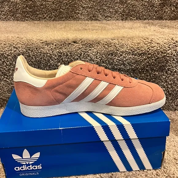 Adidas Gazelle shoes sneakers new CQ2186 Ash pink Women’s Size 8.5