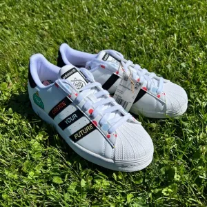 Adidas Originals Youth Superstar X KEVIN LYONS J GS Sneaker Shoe White (H03946)