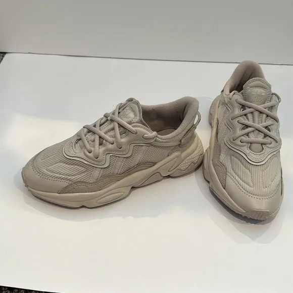 adidas Ozweego Athletic Shoes Mens Size 4.5 Womens 5.5 Running Beige Tan FX6029