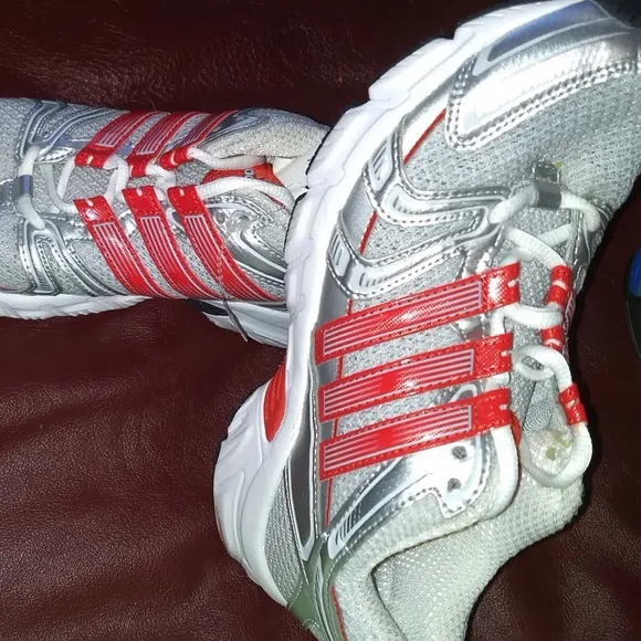 Adidas shoes athletic NWT 7 running silver red