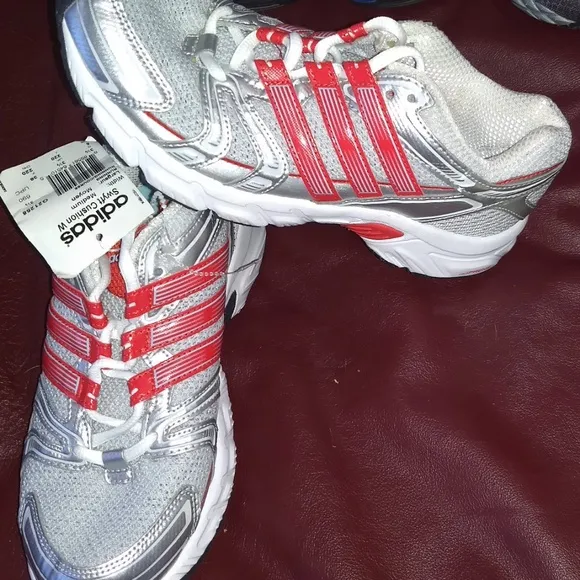 Adidas shoes athletic NWT 7 running silver red