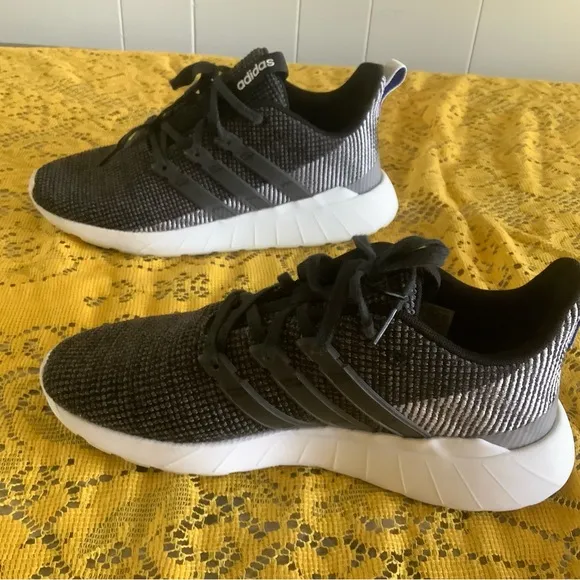 Adidas sneakers black size 8