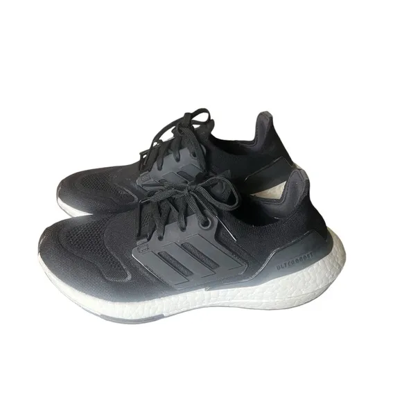 Adidas Ultraboost 22 Running Shoes