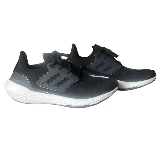 Adidas Ultraboost 22 Running Shoes