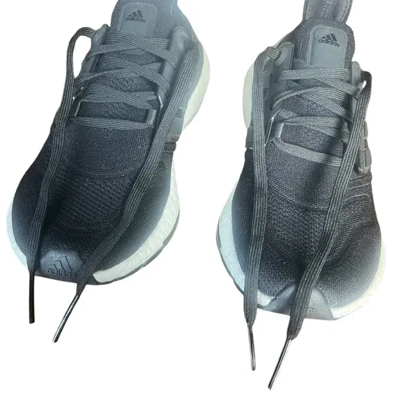 Adidas Ultraboost 22 Running Shoes