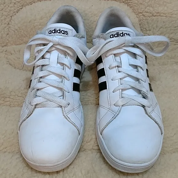 ADIDAS White Black Shoes Athletic Sneakers Mens size 6