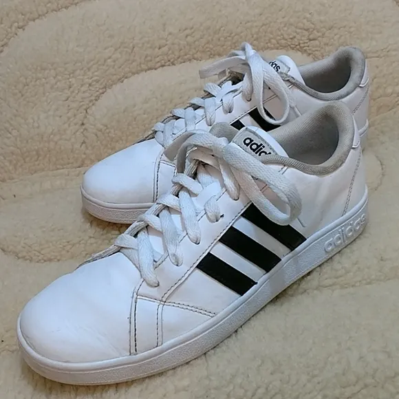 ADIDAS White Black Shoes Athletic Sneakers Mens size 6