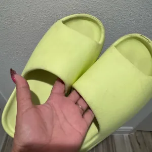 Adidas Yeezy Slides Glow Green Yellow Size 11 , no box, used