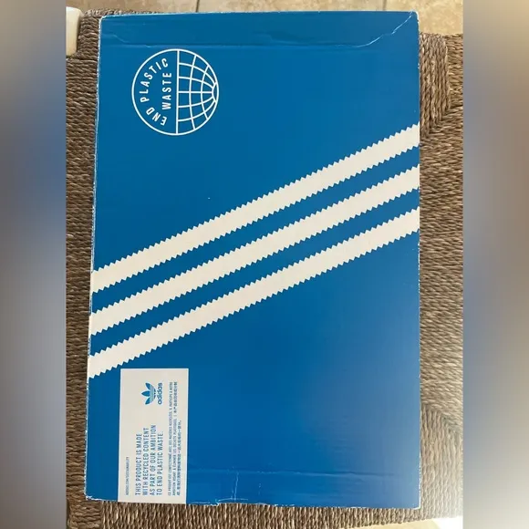 Adidas Youth SZ 5 Superstar J Athletic Shoes H04019 NEW IN BOX