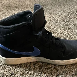 Air Jordan 1 Mid 'MulticolorSwoosh Black'