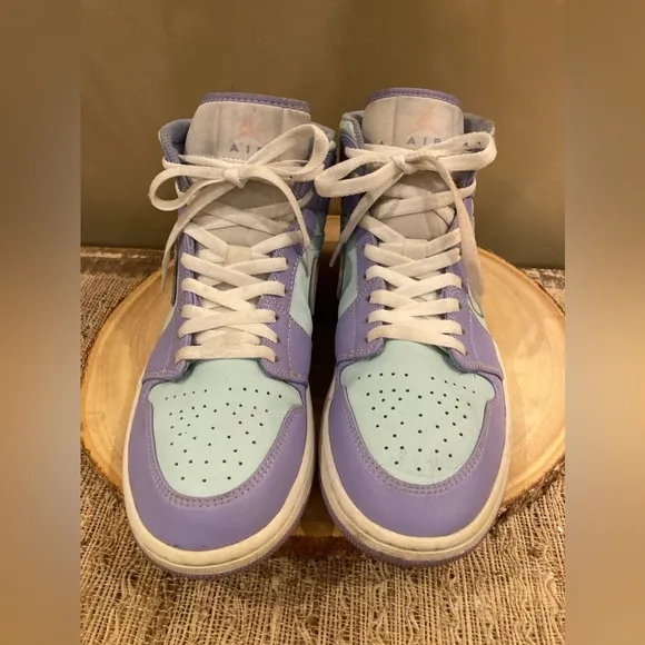 Air Jordan 1 Mid Purple Pulse 554724-500 Sz-11 White &amp; Purple