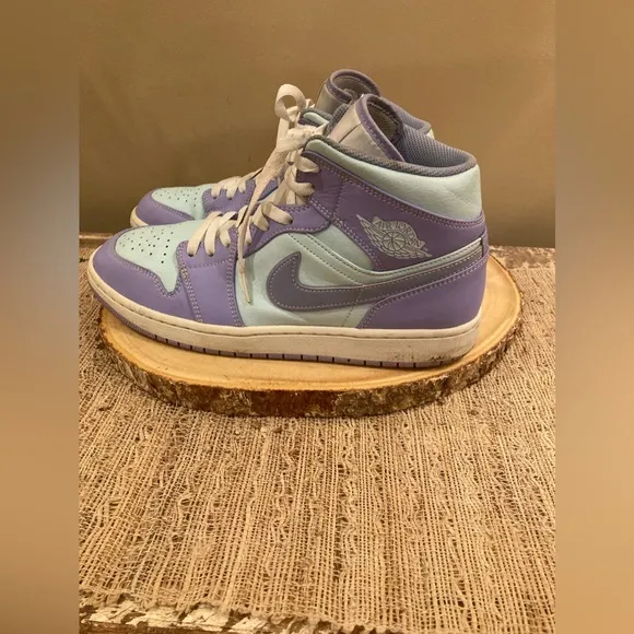 Air Jordan 1 Mid Purple Pulse 554724-500 Sz-11 White &amp; Purple