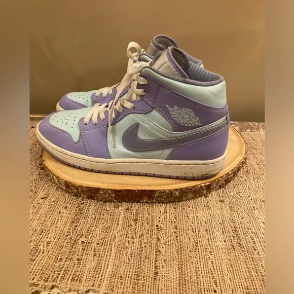 Air Jordan 1 Mid Purple Pulse 554724-500 Sz-11 White &amp; Purple