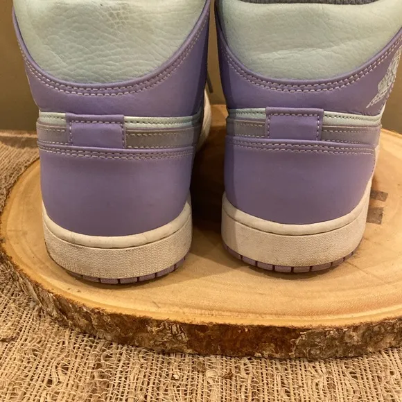 Air Jordan 1 Mid Purple Pulse 554724-500 Sz-11 White &amp; Purple