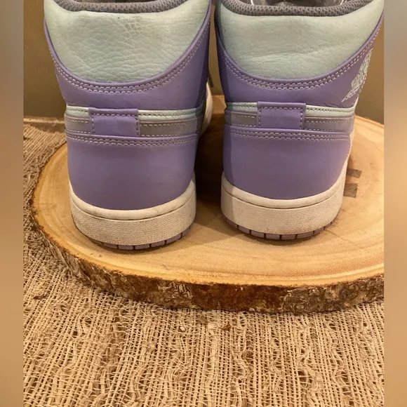 Air Jordan 1 Mid Purple Pulse 554724-500 Sz-11 White &amp; Purple