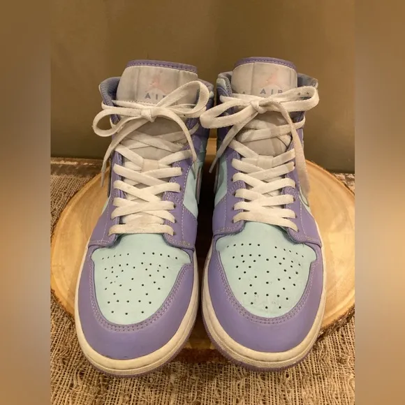 Air Jordan 1 Mid Purple Pulse 554724-500 Sz-11 White &amp; Purple