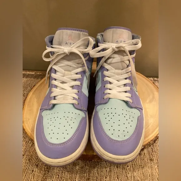 Air Jordan 1 Mid Purple Pulse 554724-500 Sz-11 White &amp; Purple