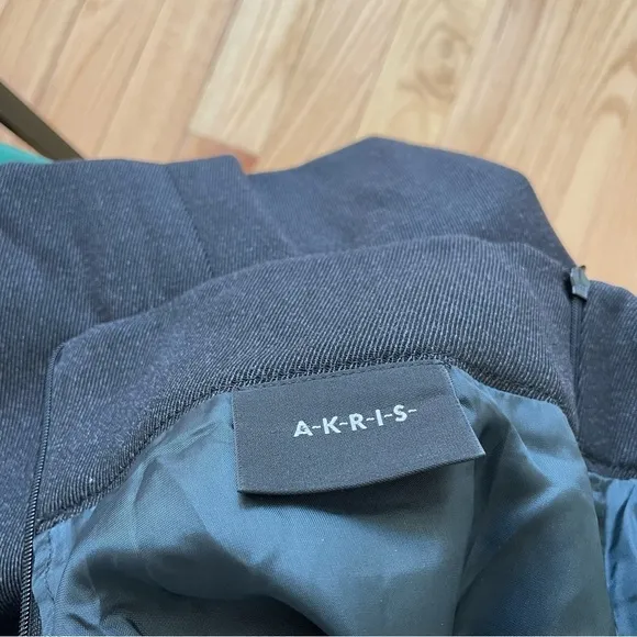 Akris 100% Wool Zipper Pocket Gray Career Professional Pencil Skirt EUC Size 6