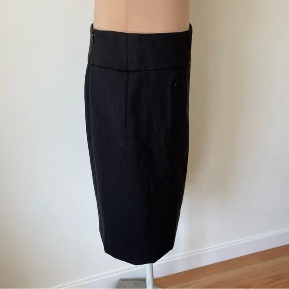 Akris 100% Wool Zipper Pocket Gray Career Professional Pencil Skirt EUC Size 6