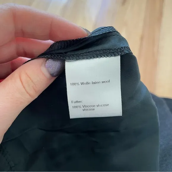Akris 100% Wool Zipper Pocket Gray Career Professional Pencil Skirt EUC Size 6