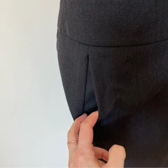 Akris 100% Wool Zipper Pocket Gray Career Professional Pencil Skirt EUC Size 6