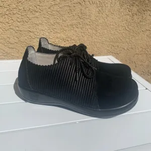 Alegria black suede shoelace shoes size 8-8.5 ( European 38)