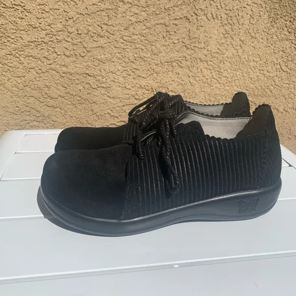 Alegria black suede shoelace shoes size 8-8.5 ( European 38)