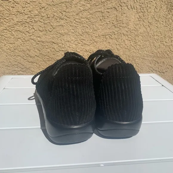 Alegria black suede shoelace shoes size 8-8.5 ( European 38)