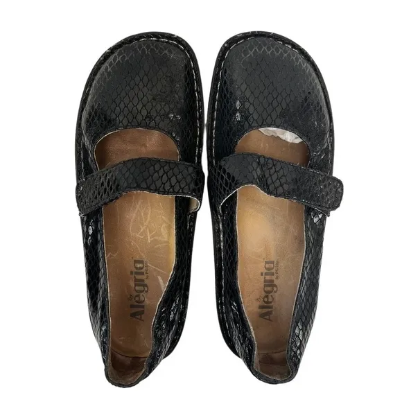 Alegria Women’s Black Leather Embossed Snake Print Mary Jane Shoes