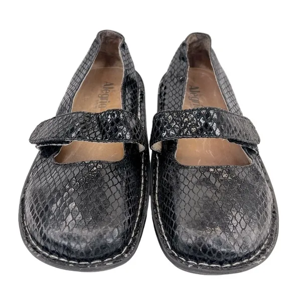 Alegria Women’s Black Leather Embossed Snake Print Mary Jane Shoes