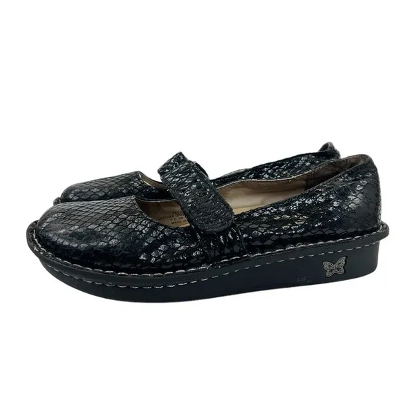 Alegria Women’s Black Leather Embossed Snake Print Mary Jane Shoes