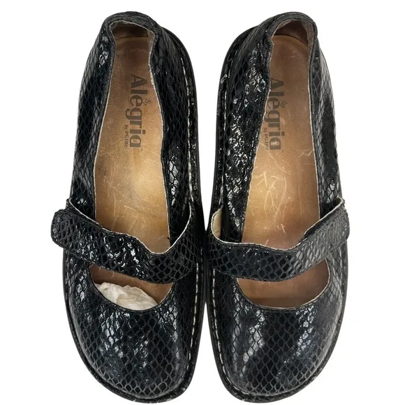 Alegria Women’s Black Leather Embossed Snake Print Mary Jane Shoes