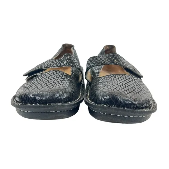 Alegria Women’s Black Leather Embossed Snake Print Mary Jane Shoes